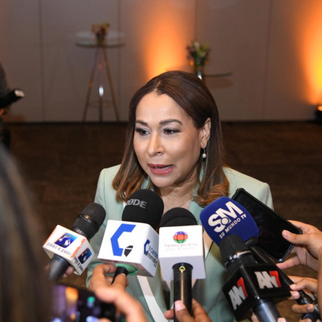 La ministra de la Mujer