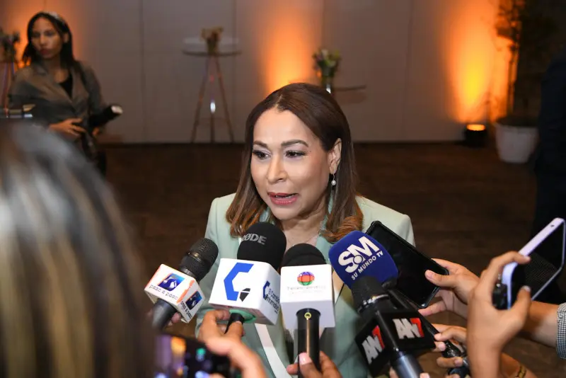 La-ministra-de-la-Mujer.jpeg