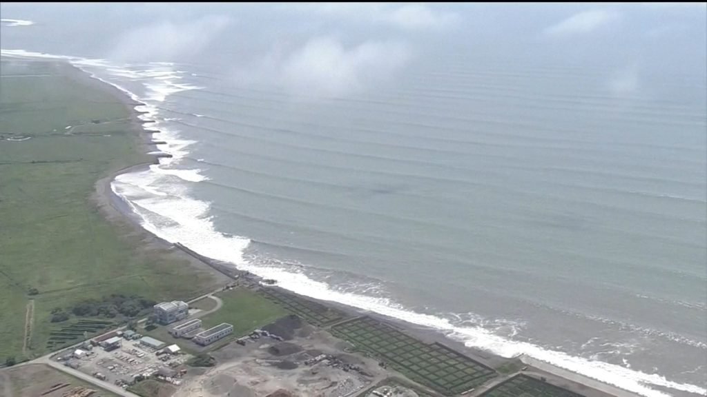 El mar retrocede dramáticamente en Hanalei Bay minutos antes de la llegada del tsunami, captado por cámara rápida