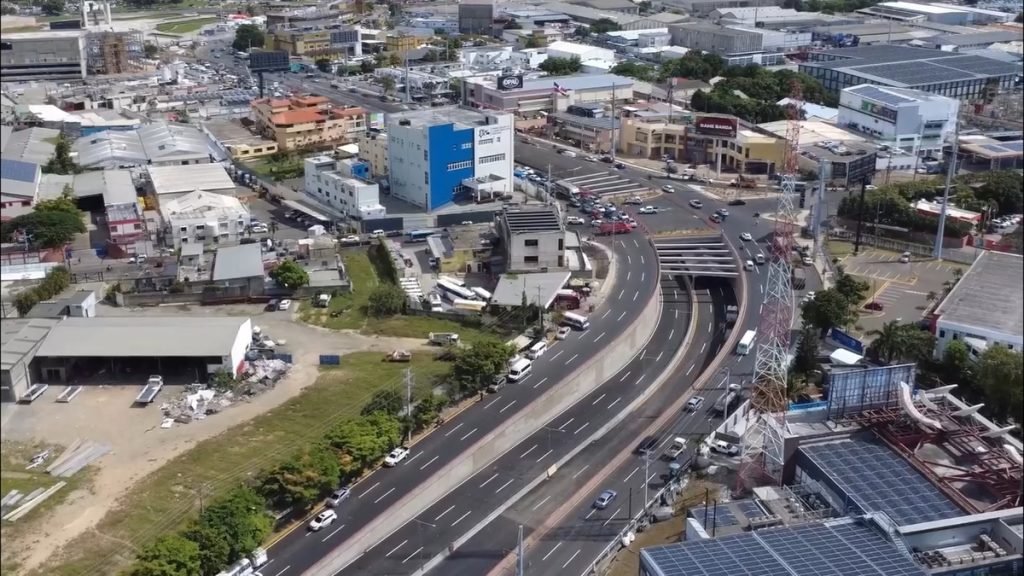 Abre al tránsito el paso a desnivel Isabel Aguiar–27 de Febrero | Lo Que Pasa RD Meta Description: El MOPC inauguró el paso a desnivel de la 27 de Febrero con Isabel Aguiar, una obra de 41 millones de dólares que reducirá en un 40% la congestión vehicular en Santo Domingo Oeste.