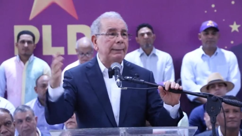 El expresidente Danilo Medina respondió a Luis Abinader por sus declaraciones sobre la deuda pública, calificando sus argumentos como “muchachadas” y cuestionando el manejo económico del actual gobierno.