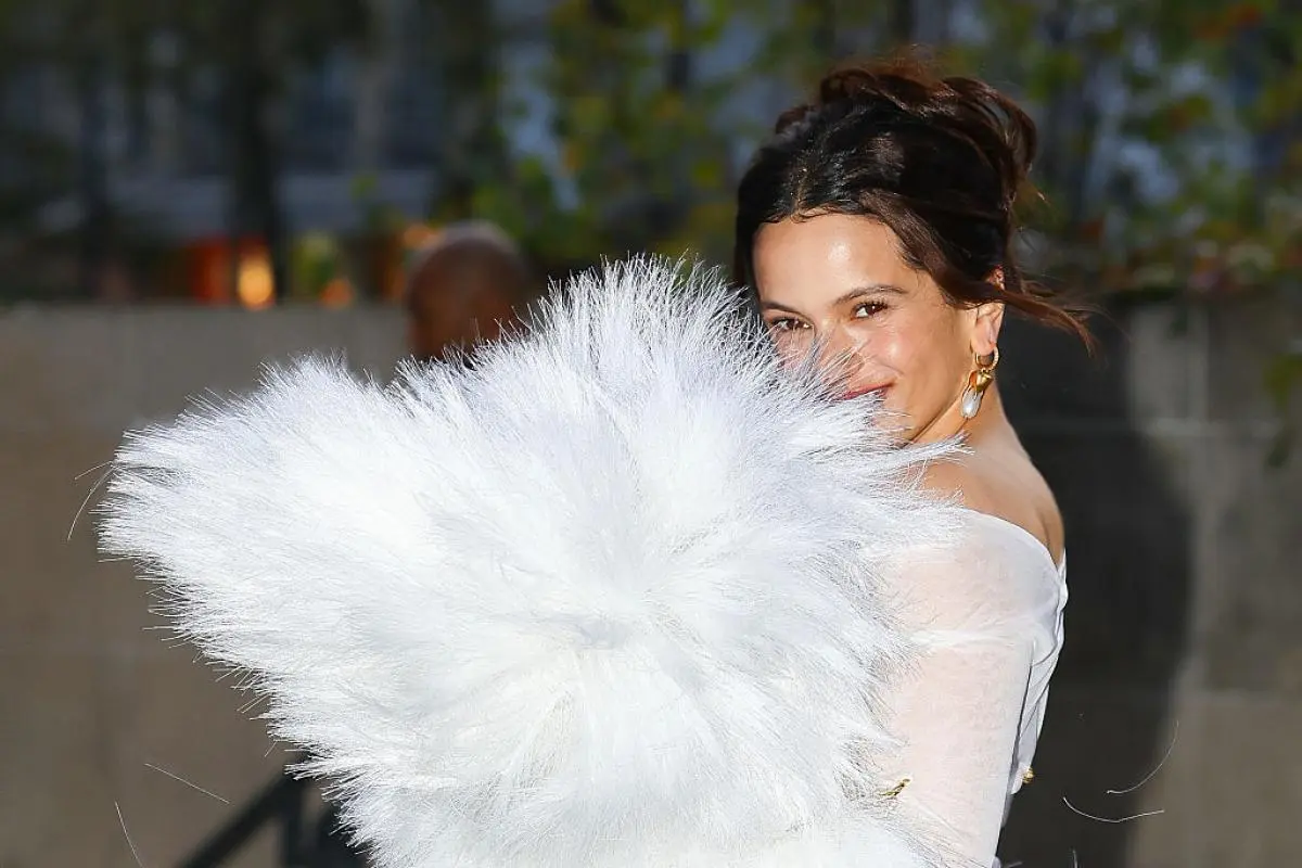 rosalia-en-el-desfile-de-schiaparelli-en-la-semana-de-la-moda-de-paris.jpeg