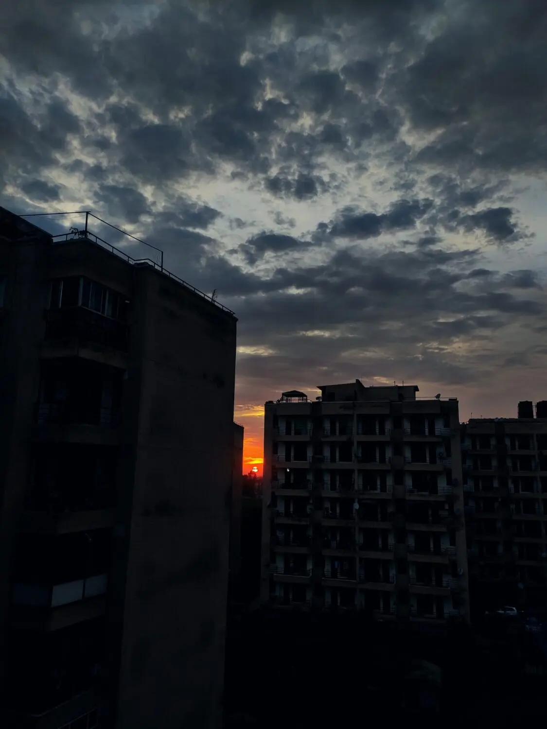 Tower-Block-and-a-Sunset-Scenery-67833-pixahive.jpg