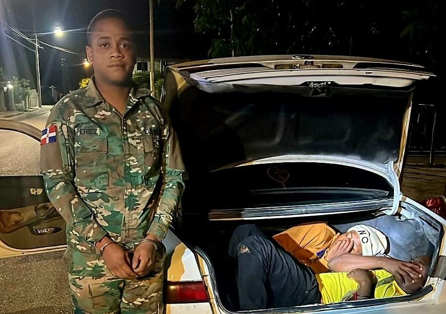 Ejercito-detiene-a-exmilitar-que-transportaba-haitianos-indocumentados-en-el-baul-de-un-vehiculo-en-Barahona-e1769565288799.jpeg