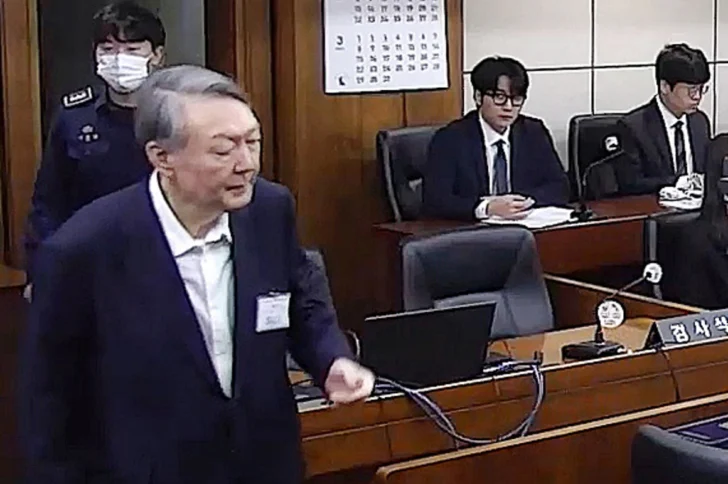 El-expresidente-surcoreano-Yoon-condenado-a-5-anos-en-el-primer-fallo-por-la-ley-marcial-728x484-1.webp