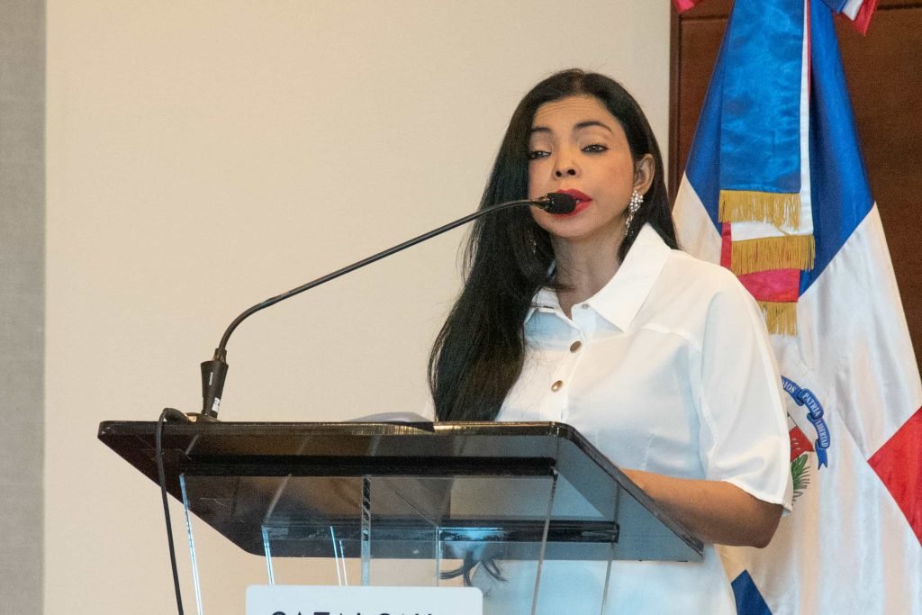 una persona haciendo gestos con la cara pintada de azul cdebb553