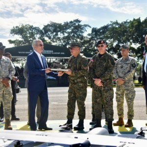 Presidente Abinader Asegura Mayor Seguridad Nacional con Entrega de Equipos y Vehículos Blindados