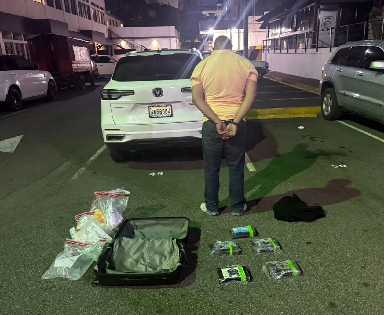 DETENIDO-Y-DROGA.jpeg