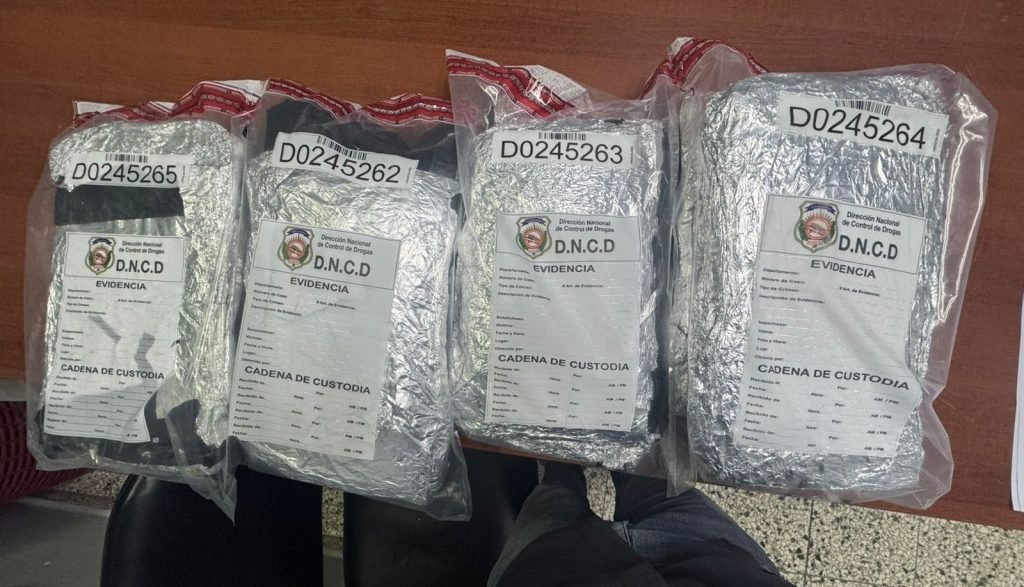 DNCD ocupa 136 paquetes de cocaina y desarticula red de narcotrafico en Higuey