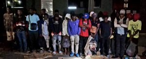Interceptan tres vehículos con 23 haitianos ilegales en Constanza