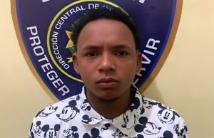 Hombre Se Entrega a la Policía Después de Atacar a su Pareja en El Seibo