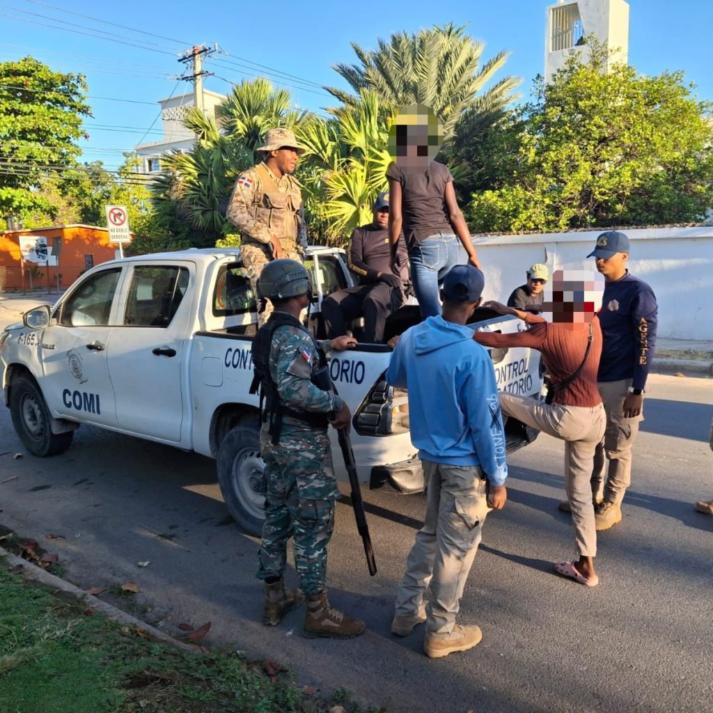 Haitianos deportados por Migracion Foto DGM 2