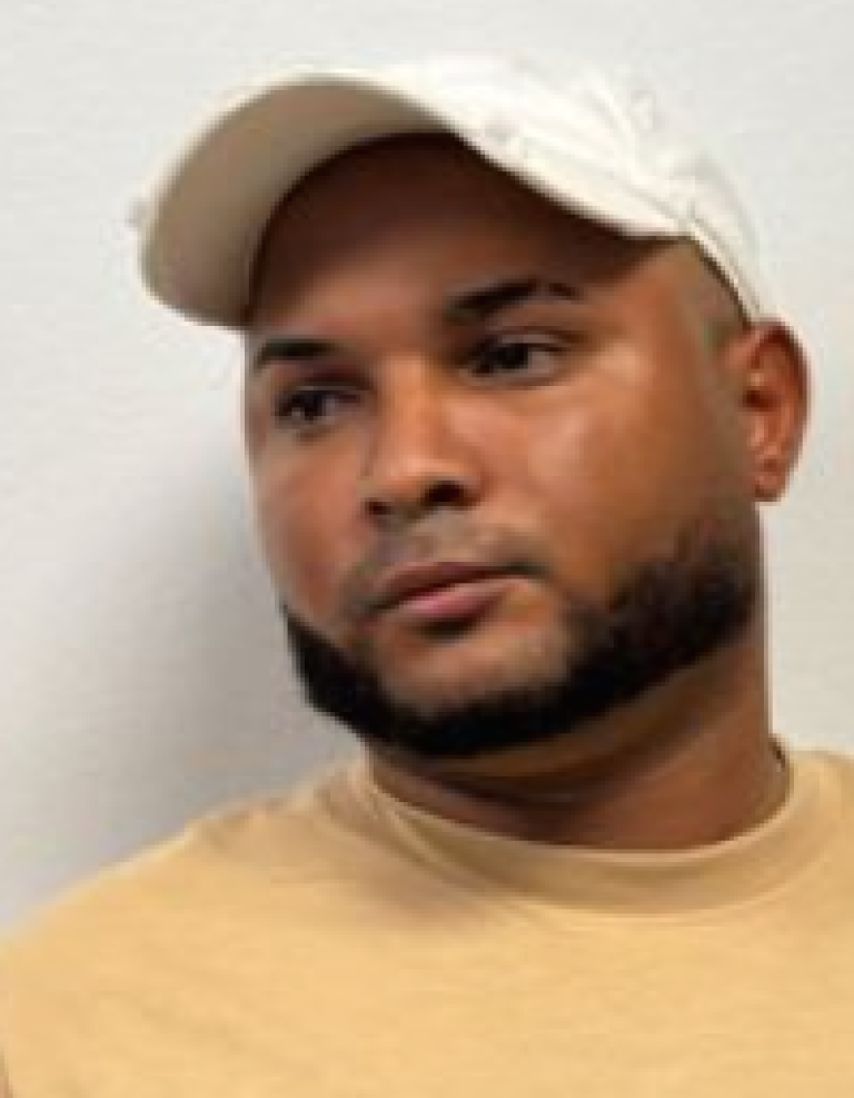 Fausto Gil se entrega a la Policía tras agredir a su expareja en San Francisco de Macorís