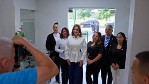 Fuente de Luz Memorial Service imparte exitosa charla sobre el legado familiar.