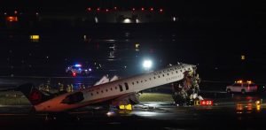 Tragedia en LaGuardia: Choque entre avión y camión de bomberos deja dos muertos y varios heridos