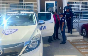 Mujer Arrestada Tras Viralizarse Video en TikTok de Presunto Maltrato a Su Hijo de 1 Año