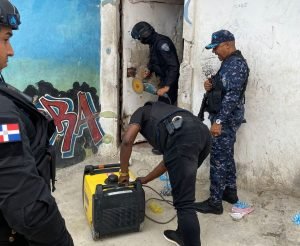 Con mandarria y sierra eléctrica, Policía desmantela puntos de drogas en La Romana