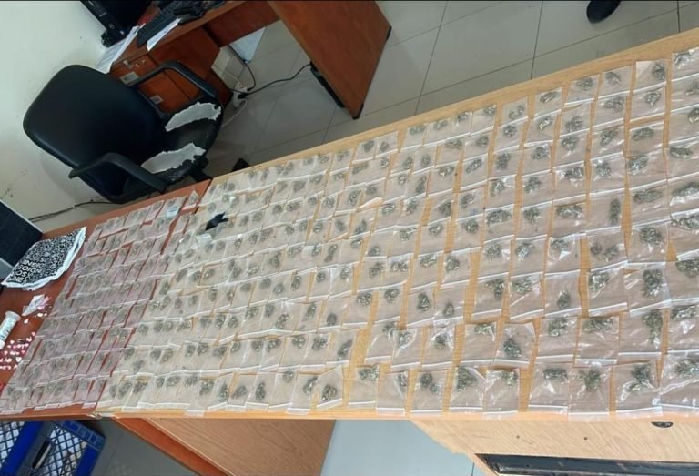 Policía Nacional apresa hombre con más de 300 porciones de presuntas sustancias narcóticas en Bahoruco