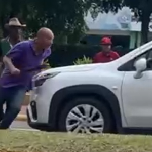 Detienen a hombre que intentó agredir a una mujer con machete tras choque en El Seibo