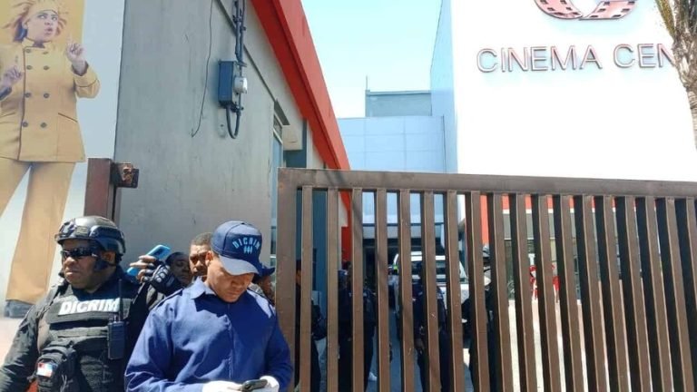 Fallece joven raso policial tras tiroteo en Cinema Centro del Malecón