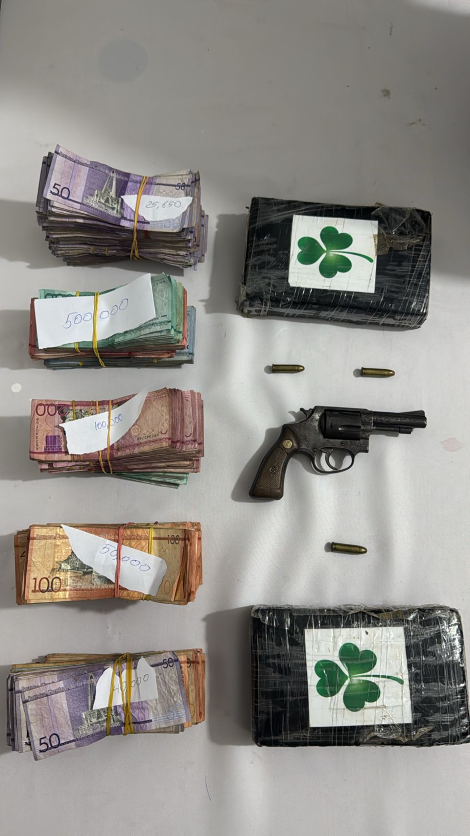 Armas-y-dinero.webp