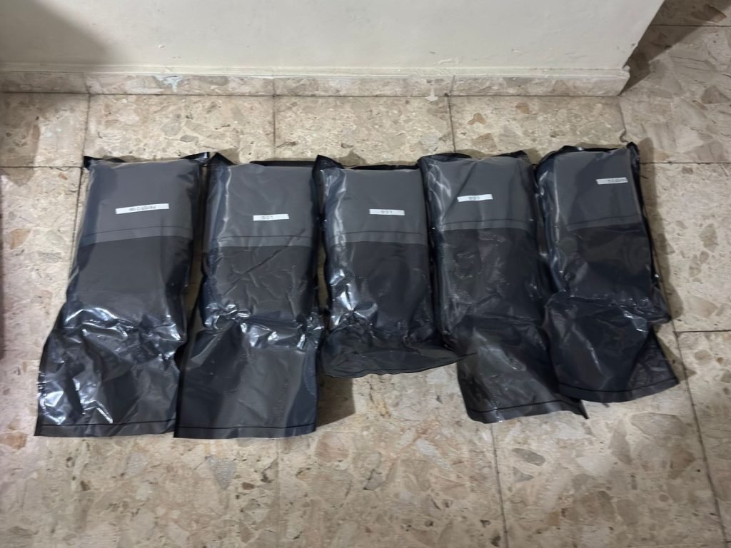 DNCD decomisa nueve paquetes de marihuana y apresa hombre en San Francisco de Macoris 4