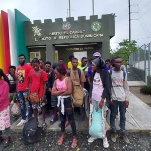 Ejército Detiene Minibús con 21 Haitianos Indocumentados en San Juan de la Maguana