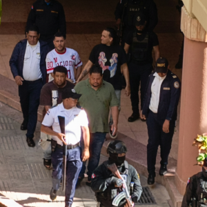 Aplazan medida de coerción contra siete motoristas acusados de matar a chofer