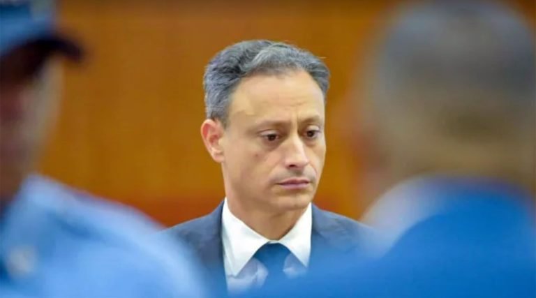 Tribunal levanta impedimento de salida a Jean Alain Rodríguez para estudios médicos