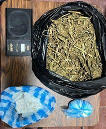 La Policía de Santo Domingo Norte Detiene a Varios Hombres, Recupera Vehículos Robados y Ocupa Drogas