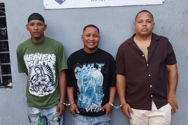 Policía Recupera Vehículo Robado y Detiene a Tres Sospechosos en Pueblo Nuevo, Mao