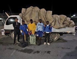 Ejército detiene camión con haitianos indocumentados ocultos entre vegetales en Constanza