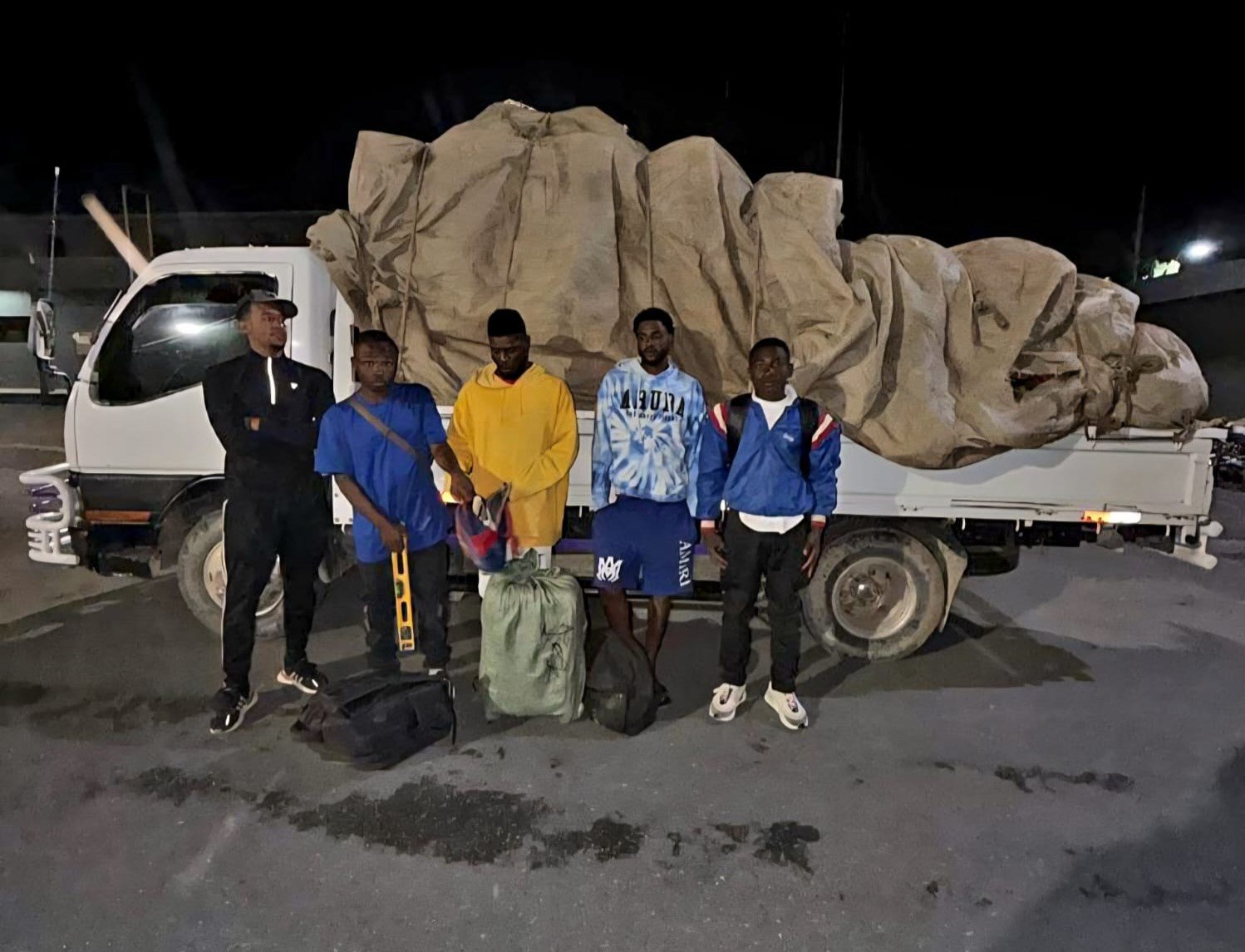 Ejercito-intercepta-camion-con-haitianos-indocumentados-en-Constanza-1.jpeg