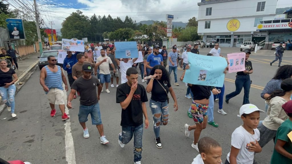 Jarabacoenses marchan para exigir justicia por muerte de joven durante operativo policial 1