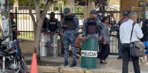 Militarizan Palacio de Justicia de SFM por coerción contra oficial acusado de muerte de adolescente