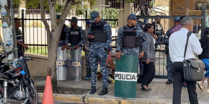 Militarizan Palacio de Justicia de SFM por coerción contra oficial acusado de muerte de adolescente
