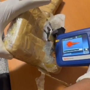 Arrestan a dominico-suiza con presunta cocaína en el Aeropuerto Internacional de Las Américas