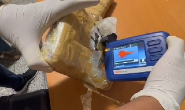 Arrestan a dominico-suiza con presunta cocaína en el Aeropuerto Internacional de Las Américas