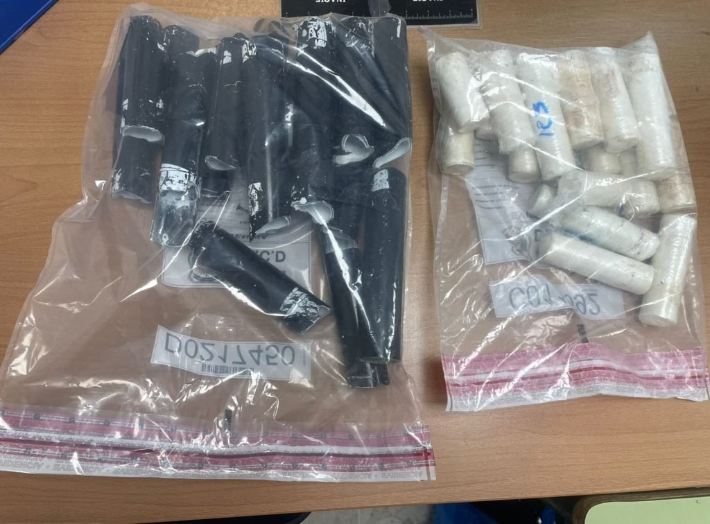 Tubos llenos de cocaina decomidados por DNCD en aeropuerto del Cibao