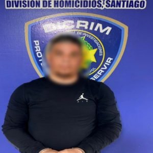 Hombre buscado desde 2022 se entrega por heridas de bala en Santiago