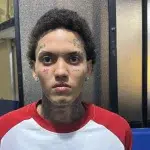El exponente urbano "Onguito Wa" fue detenido nuevamente por la Policía Nacional en San Cristóbal tras ocupársele una pistola Glock ilegal en una yipeta.