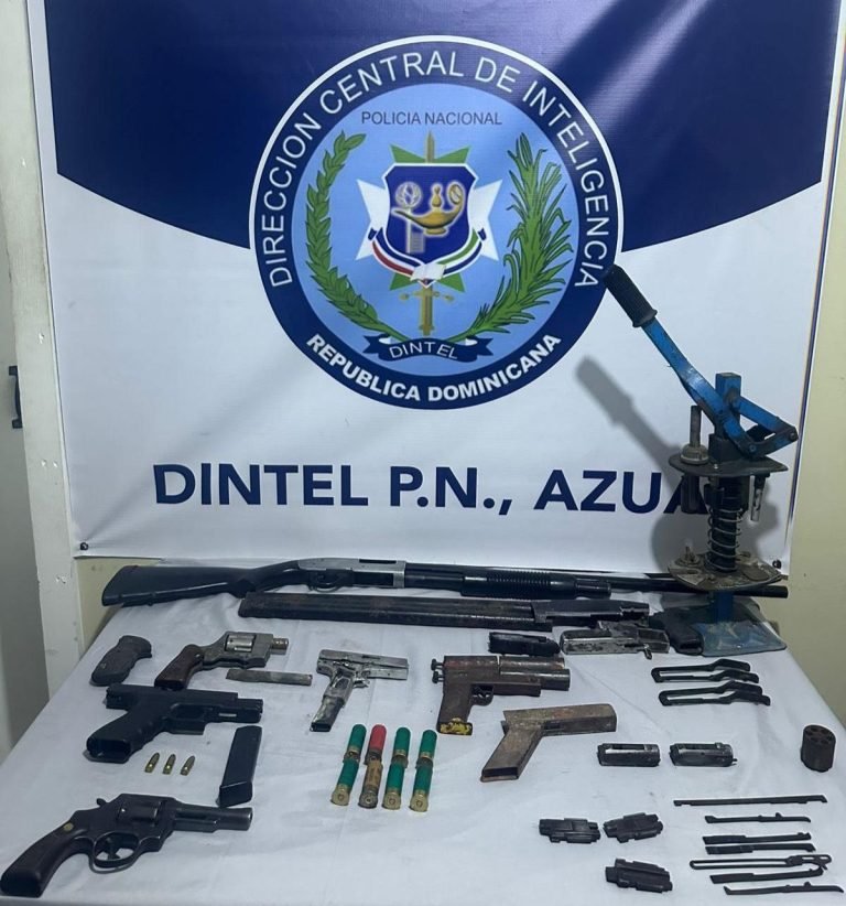 Dintel ocupa arsenal de armas y arresta tres hombres durante allanamientos en Azua