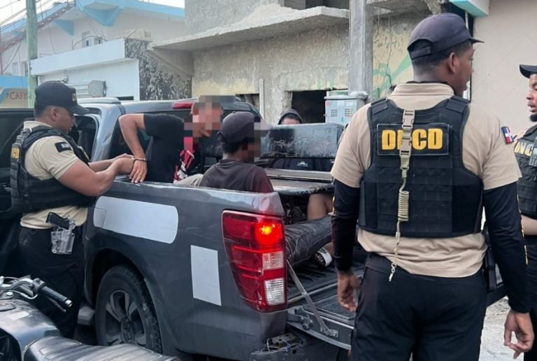 DNCD arresta cinco por microtráfico en Verón, Punta Cana