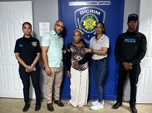 Localizan sana y salva a mujer reportada como desaparecida en Santiago
