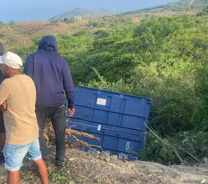 Resultado-del-vuelco-de-una-patana-en-Boqueron-Azua-Foto-Rafael-Suero-convertido-de-jpeg-1.webp