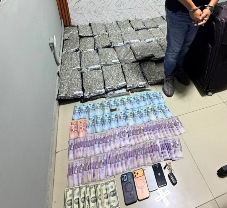 Dintel ocupa 69 paquetes de presunta marihuana durante operativo en peaje de La Romana