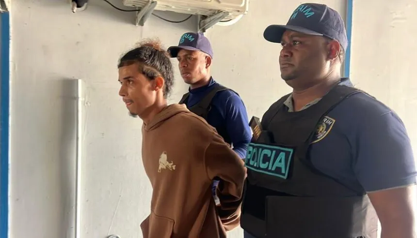 Fue extraditado desde Haití alias "El Pollito", el presunto autor del dantesco crimen en Santiago donde mató a su amigo en una fiesta de cumpleaños.