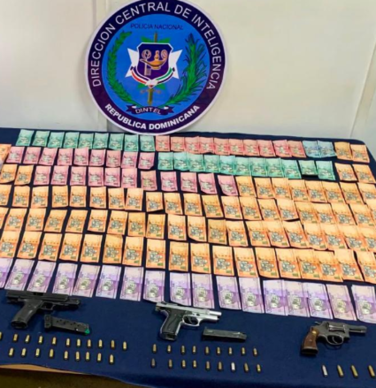 Allanamientos en Santiago: PN, MP y Dintel ocupan armas, municiones y dinero; tres detenidos