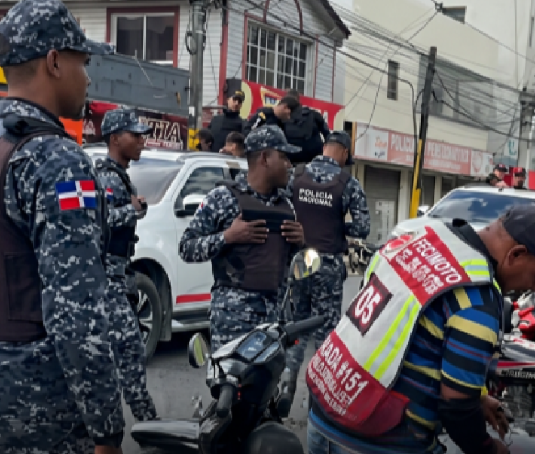 INTRANT y Policía realizan operativo en SFM: retienen motocicletas y detienen conductores