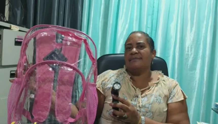 liceo Barahona mochilas transparentes armas